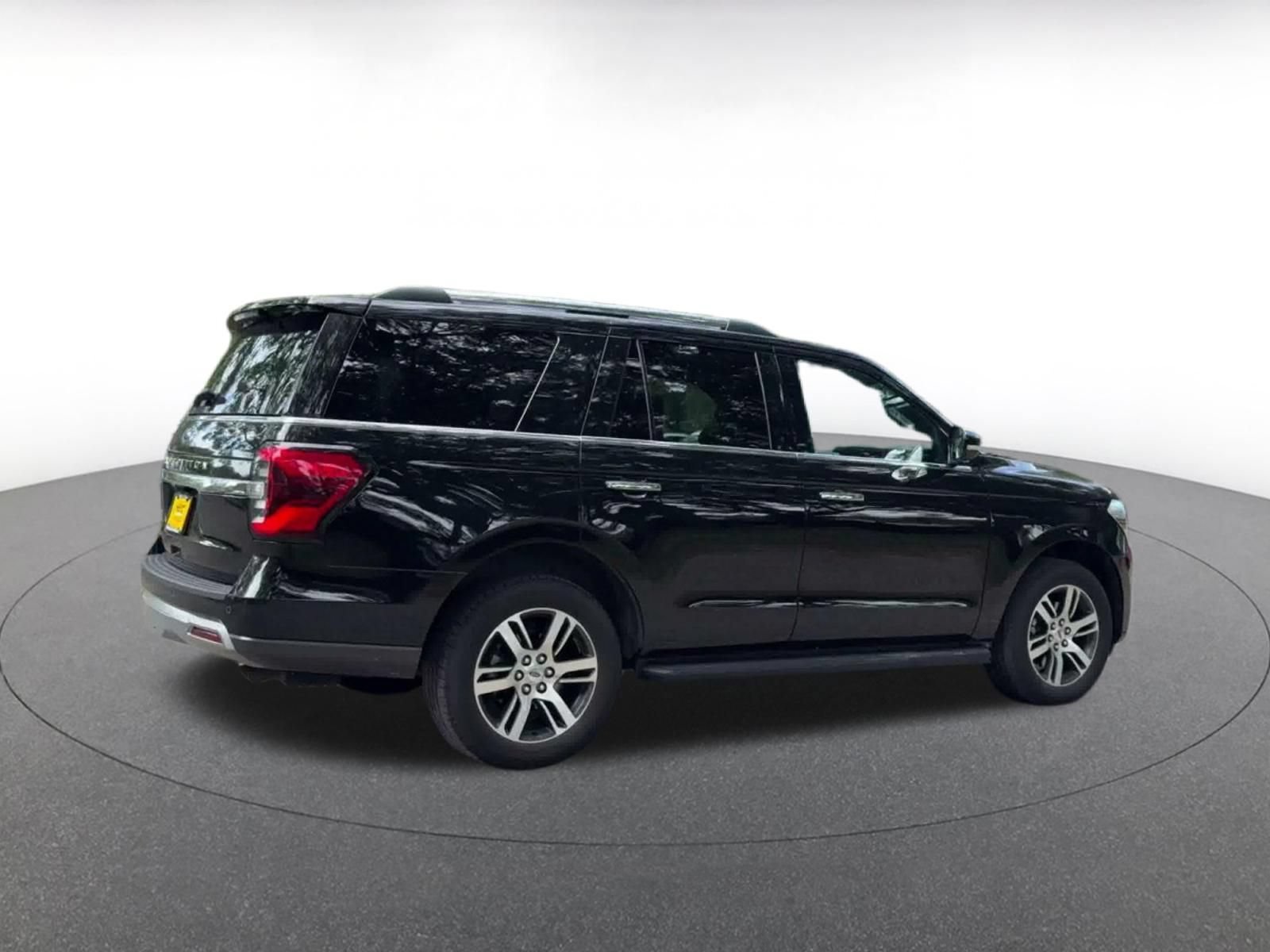 Used 2024 Ford Expedition Limited AWD/4WD image 14