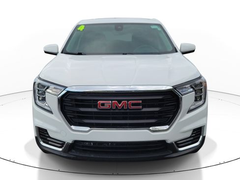 Used 2024 GMC Terrain SLE FWD image 2