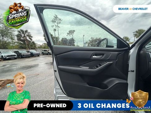 Used 2025 Nissan Rogue SV image 27