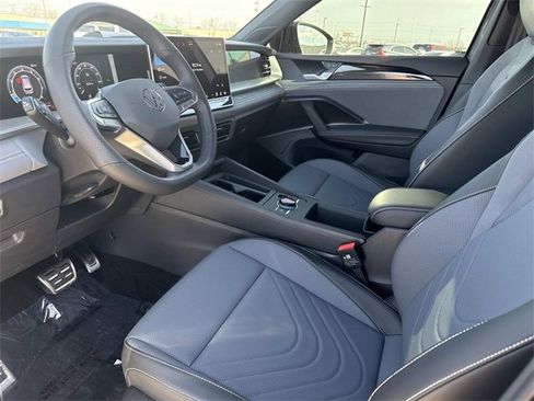 New 2026 Volkswagen Tiguan SE R-Line image 13