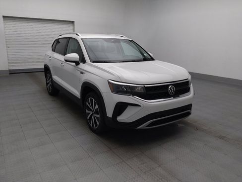 Used 2024 Volkswagen Taos SE FWD image 11