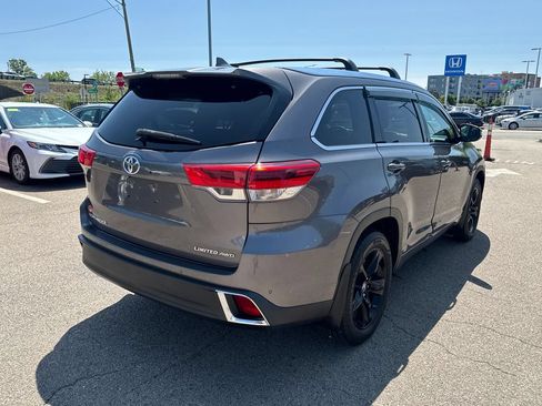 Used 2018 Toyota Highlander Limited Platinum AWD/4WD image 10
