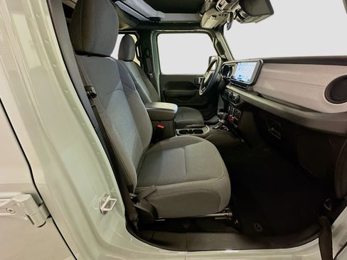 Used 2024 Jeep Wrangler Willys image 31