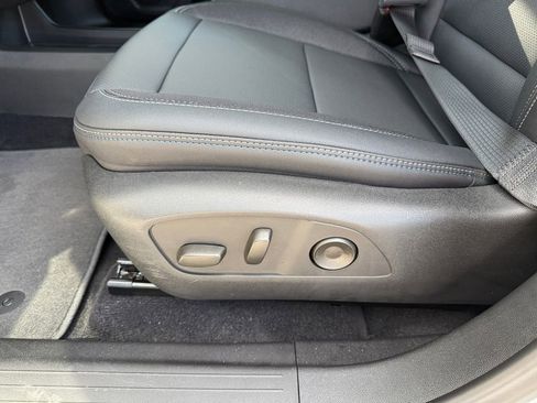 New 2026 Chevrolet Equinox EV LT image 18