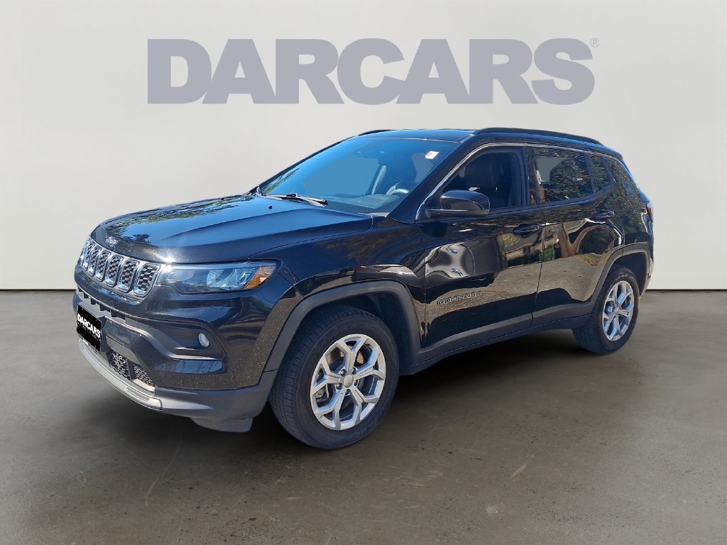 Used 2024 Jeep Compass Latitude AWD/4WD image 3