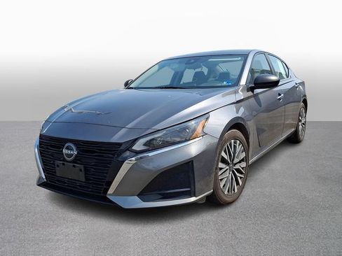 Used 2024 Nissan Altima 2.5 SV FWD image 1