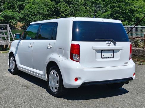 Used 2015 Scion xB FWD image 5