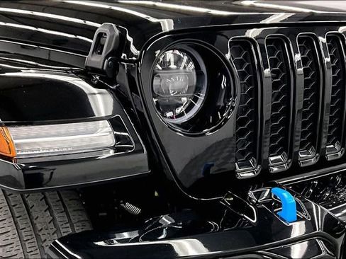 Used 2023 Jeep Wrangler Unlimited Sahara image 34