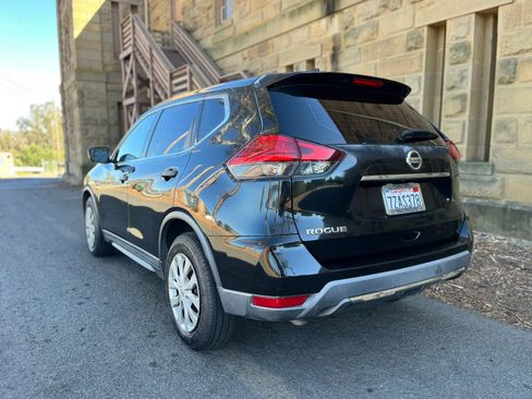 Used 2017 Nissan Rogue S FWD image 9