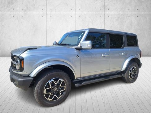 Used 2023 Ford Bronco Outer Banks image 9