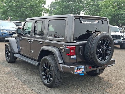 Used 2021 Jeep Wrangler Unlimited Sahara AWD/4WD image 4