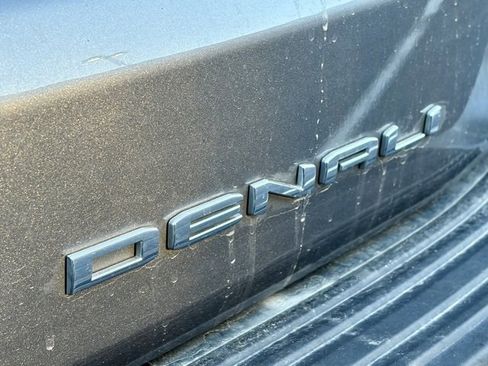 Used 2021 GMC Yukon XL Denali image 16