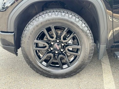Used 2022 GMC Sierra 1500 Elevation w/ LPO, Elevation Black Package AWD/4WD image 3