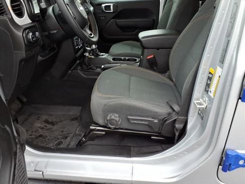 Used 2024 Jeep Gladiator Sport image 12