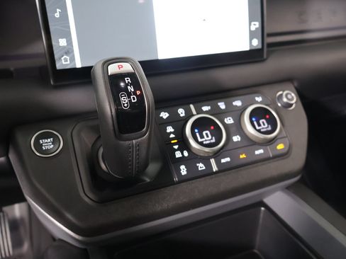 Used 2025 Land Rover Defender 110 X-Dynamic SE AWD/4WD image 9