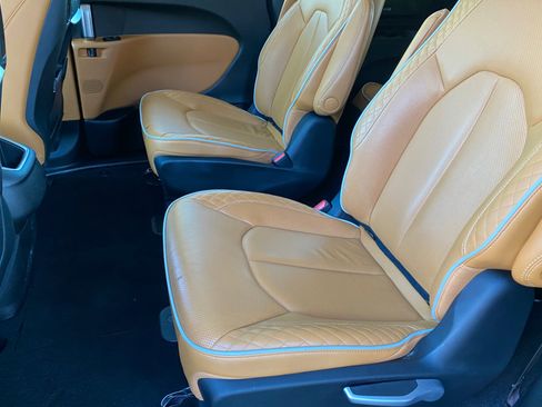 Used 2023 Chrysler Pacifica Pinnacle image 33