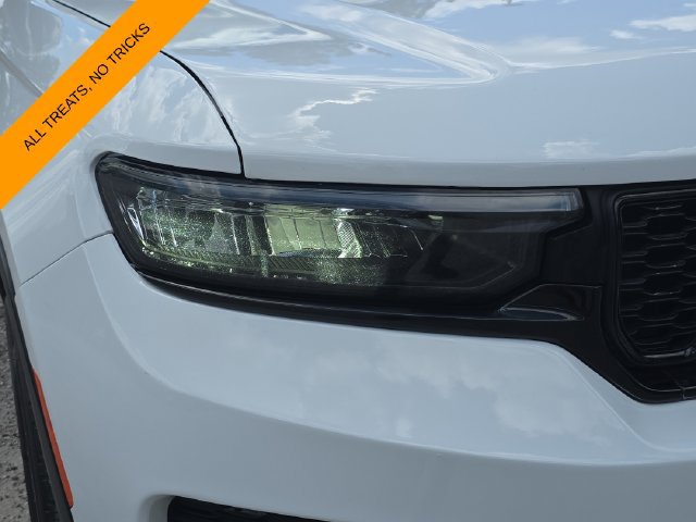 Used 2022 Jeep Grand Cherokee Altitude AWD/4WD image 7