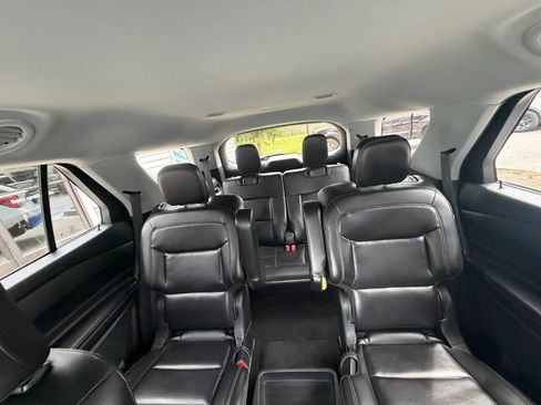 Used 2021 Ford Explorer XLT w/ Equipment Group 202A RWD image 12