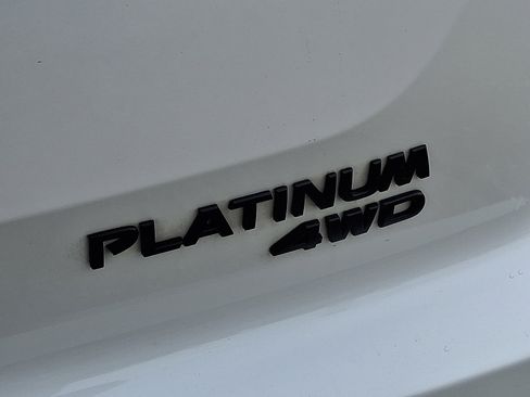 Used 2023 Nissan Pathfinder Platinum image 31