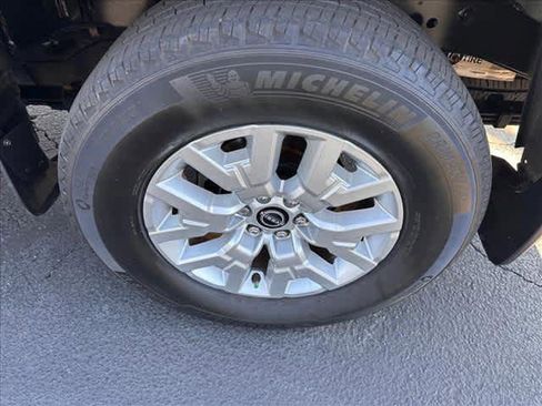 Used 2023 Nissan Frontier SV w/ SV Convenience Package image 23