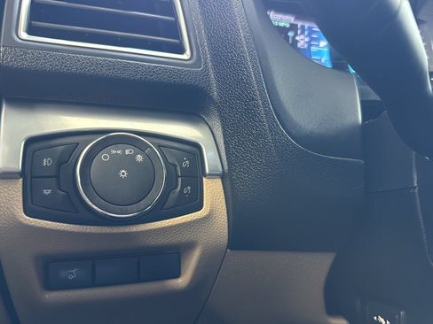 Used 2017 Ford Explorer Limited w/ Equipment Group 301A FWD image 16