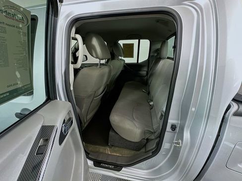 Used 2018 Nissan Frontier SV image 23