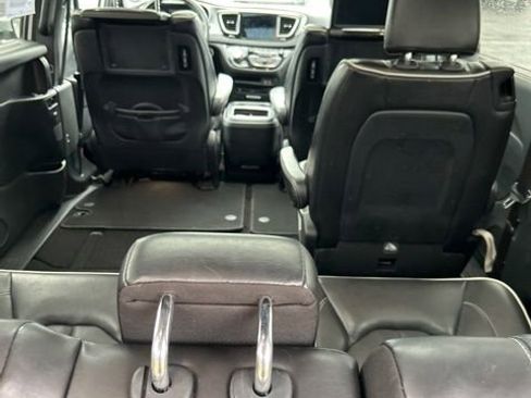 Used 2018 Chrysler Pacifica Limited image 12