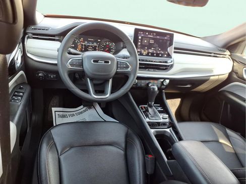 Used 2024 Jeep Compass Limited image 3