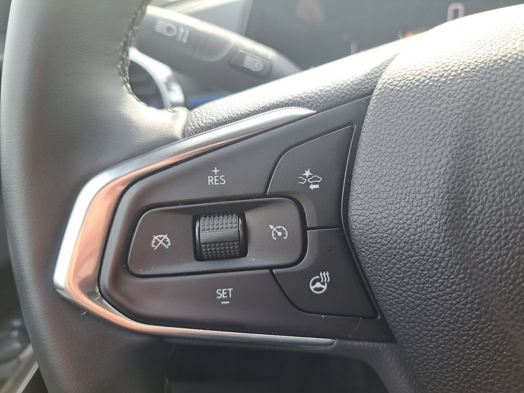 Used 2025 Chevrolet Trax LT w/ LT Convenience Package FWD image 19