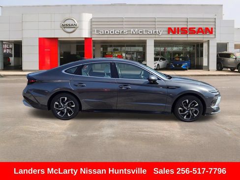 Used 2024 Hyundai Sonata SEL FWD image 2
