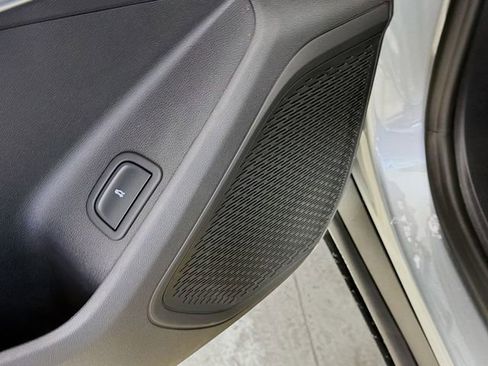 New 2026 Chevrolet Traverse LT w/ Sun and Wheel Package image 19