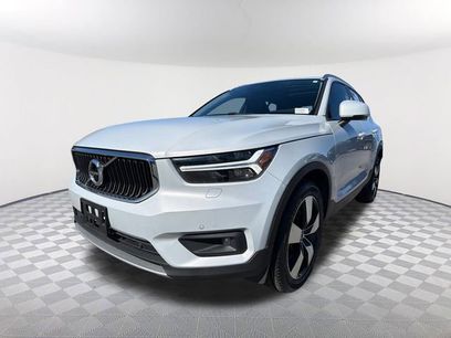 Used 2021 Volvo XC40 T4 Momentum