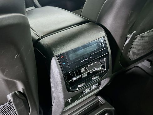 Used 2021 Jeep Grand Cherokee L Laredo image 27