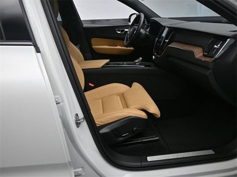 Certified 2025 Volvo XC60 T8 Ultra w/ Protection Package Premier image 29