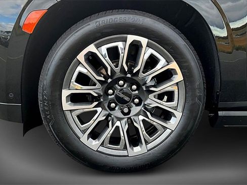 Used 2023 GMC Yukon Denali Ultimate image 8