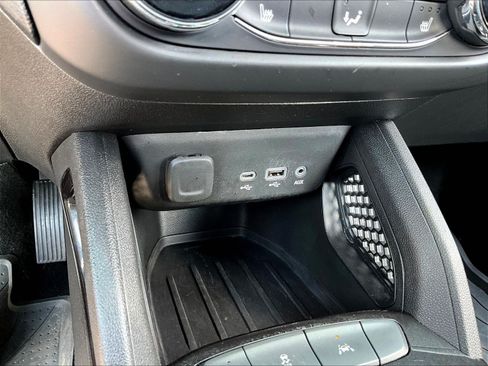 Used 2023 Chevrolet TrailBlazer LT FWD image 15