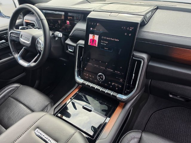Used 2025 GMC Yukon XL Denali AWD/4WD image 10