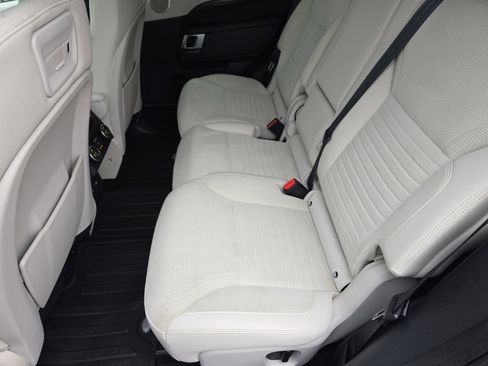 Used 2021 Land Rover Discovery S image 15