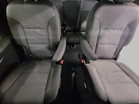 Used 2023 Chevrolet Traverse LT image 23