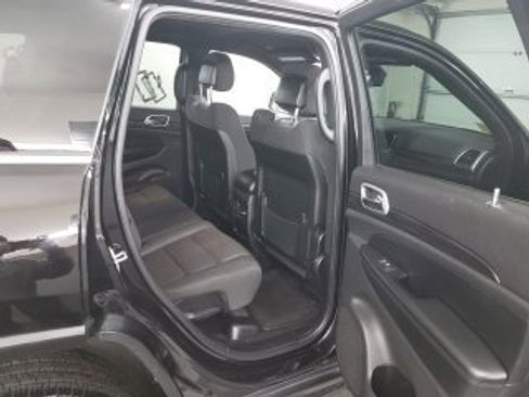 Used 2020 Jeep Grand Cherokee Laredo w/ 18" Wheel & 8.4" Radio Group image 30