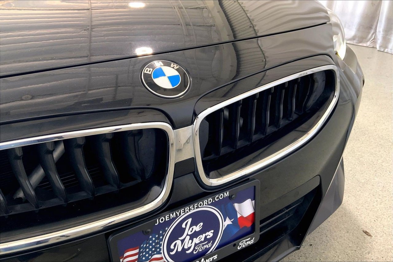 Used 2022 BMW 230i Coupe w/ M Sport Package RWD image 7