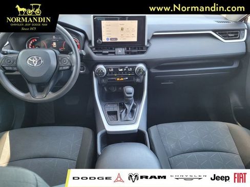 Used 2025 Toyota RAV4 XLE FWD image 6