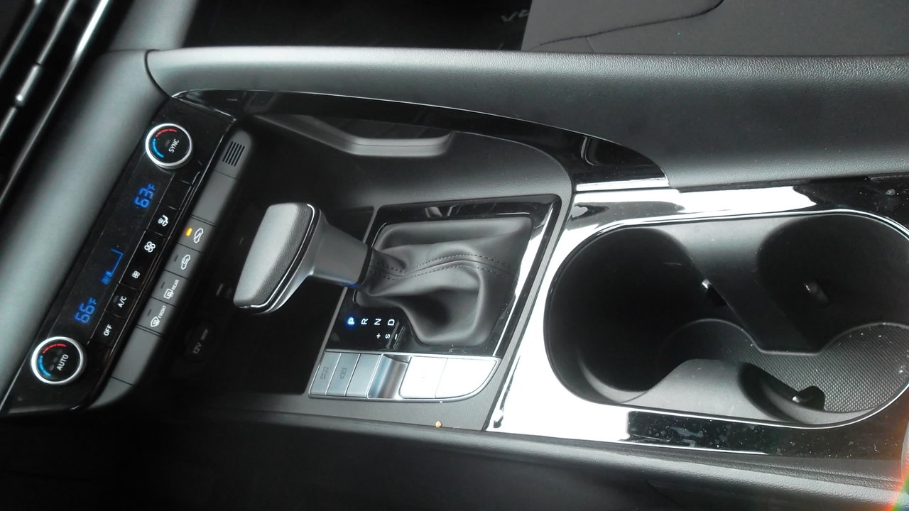 Used 2025 Hyundai Elantra Hybrid FWD image 9