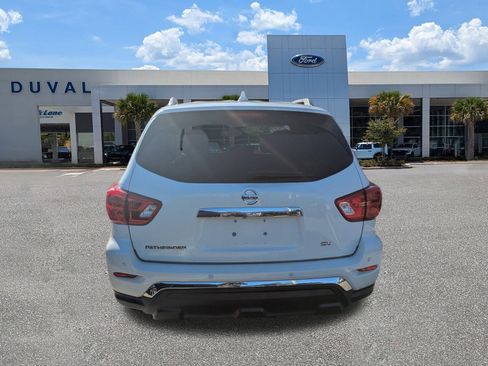 Used 2020 Nissan Pathfinder SV image 5