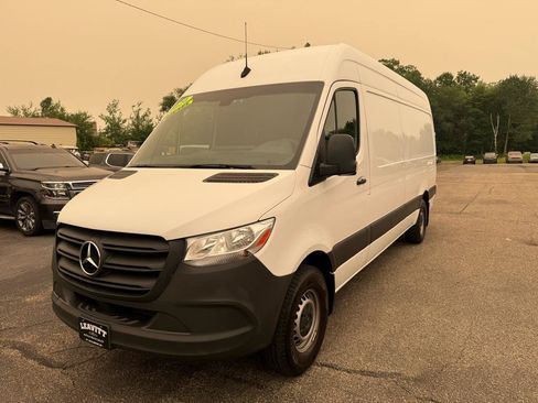 Used 2020 Mercedes-Benz Sprinter 2500 image 2