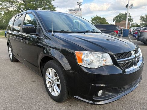 Used 2019 Dodge Grand Caravan SXT FWD image 3