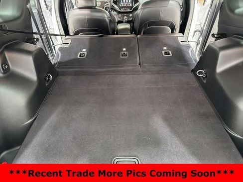 Used 2019 Jeep Cherokee Limited image 24