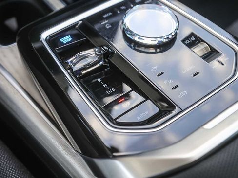 Used 2025 BMW i7 M70 image 16