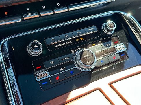 Used 2022 Lincoln Navigator Reserve image 14