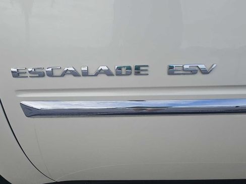 Used 2013 Cadillac Escalade ESV Luxury AWD/4WD image 13